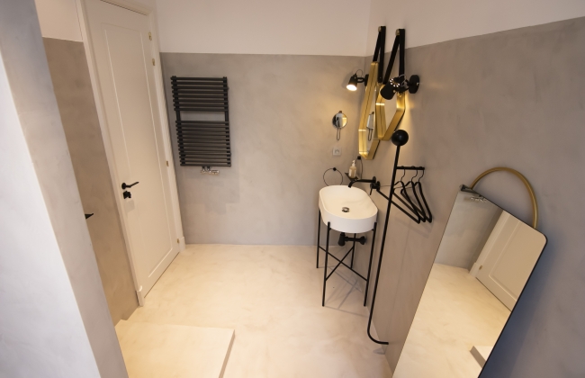 Rénovation haut de gamme à Biarritz – conversion d’un appartement en bureaux