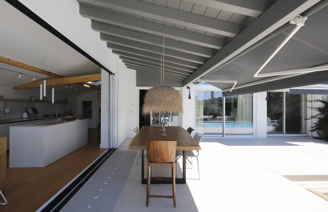 Kitchen and terrace extension with outdoor kitchen in Biarritz