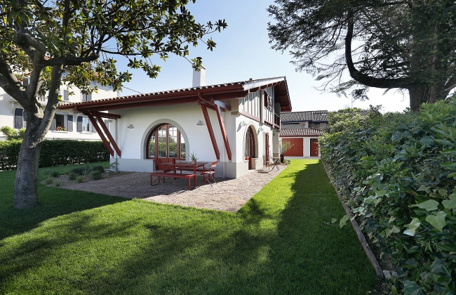 Construction of a typical Basque house in Hendaye with RT-2020 standards