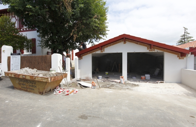 Construction d’une piscine et d’un garage et création d’un porche