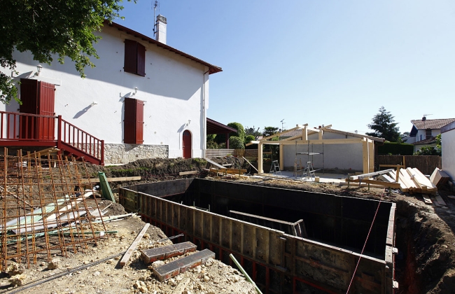Construction d’une piscine et d’un garage et création d’un porche