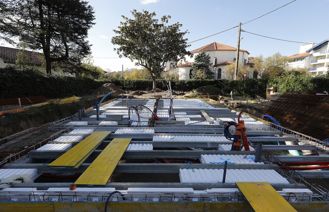 Construcción de vivienda típica vasca en Hendaya con normativa RT-2020
