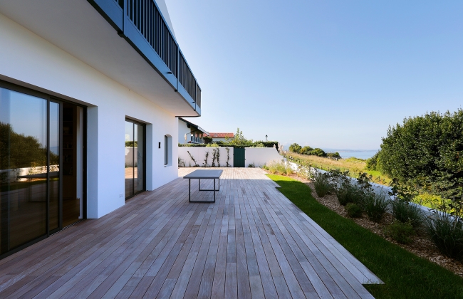 Reforma integral de villa en Bidart con el estudio Gardera-Pastre