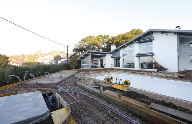 Kitchen and terrace extension with outdoor kitchen in Biarritz