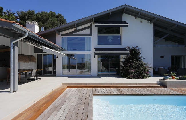 Kitchen and terrace extension with outdoor kitchen in Biarritz