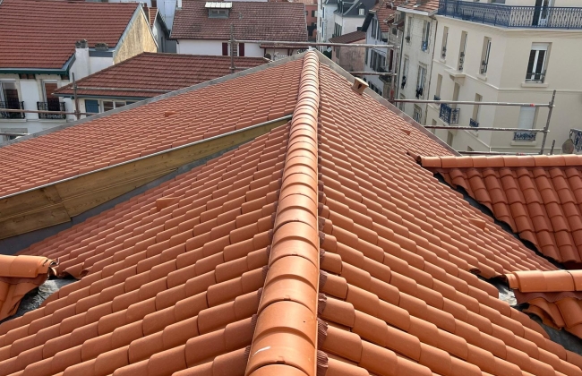 RÉHABILITATION COMPLÈTE D’UNE TOITURE À STRUCTURE BOIS – BIARRITZ