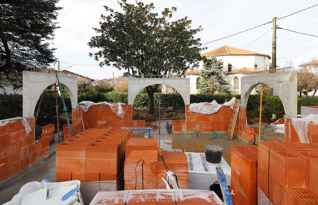 Construction of a typical Basque house in Hendaye with RT-2020 standards