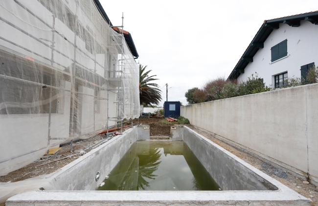 Reforma integral de villa en Bidart con el estudio Gardera-Pastre