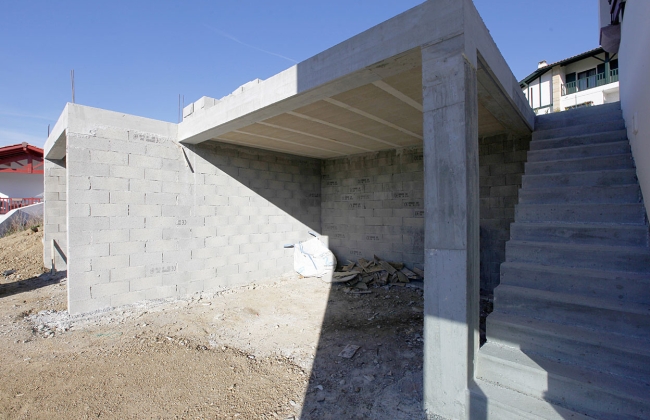 Masonry works: excavation, block walls and access staircase