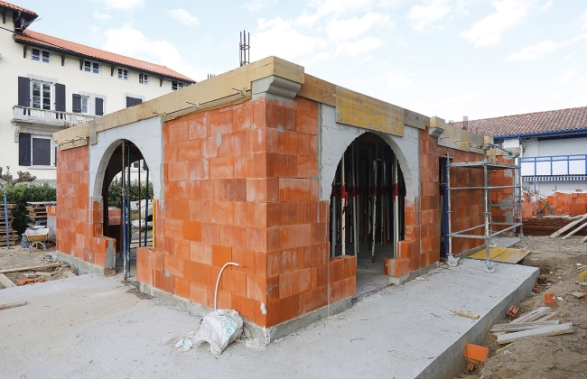 Construction of a typical Basque house in Hendaye with RT-2020 standards