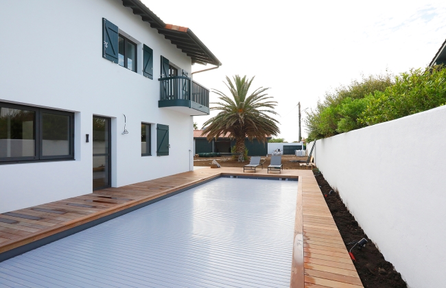 Reforma integral de villa en Bidart con el estudio Gardera-Pastre