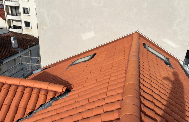 RÉHABILITATION COMPLÈTE D’UNE TOITURE À STRUCTURE BOIS – BIARRITZ
