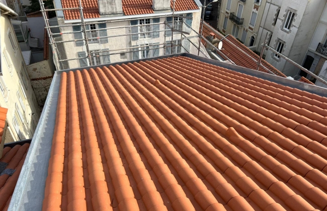 RÉHABILITATION COMPLÈTE D’UNE TOITURE À STRUCTURE BOIS – BIARRITZ