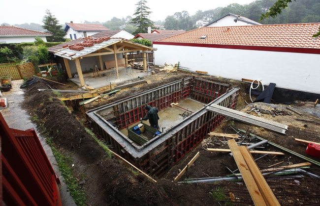 Construction d’une piscine et d’un garage et création d’un porche