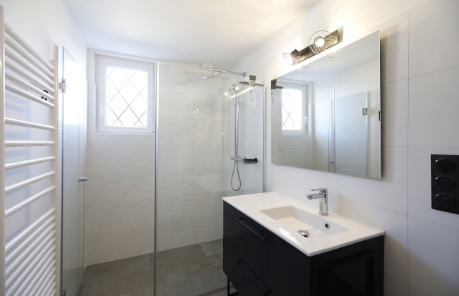 Complete renovation with load-bearing wall opening in Hendaye