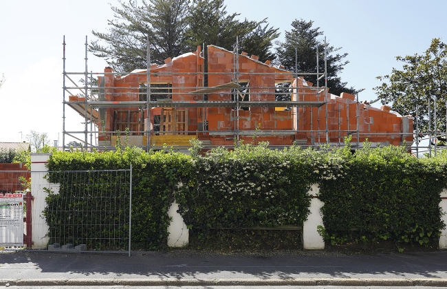 Construction of a typical Basque house in Hendaye with RT-2020 standards