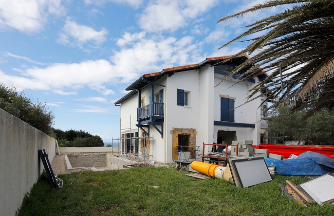 Reforma integral de villa en Bidart con el estudio Gardera-Pastre