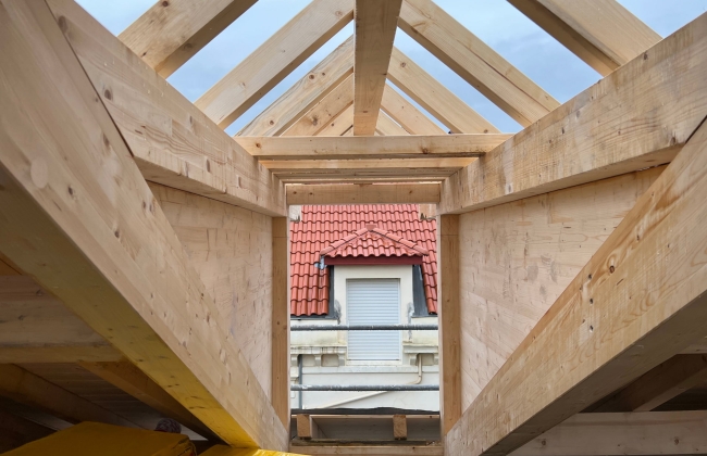 Rehabilitación integral de cubierta y estructura de madera en Avenida de Osuna, Biarritz