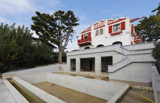 Rénovation structurelle et extension d’une maison avec garage souterrain et piscine Infinity