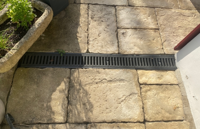 Renovation of exterior stone terrace with tile installation in Hendaye