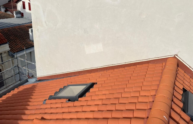 RÉHABILITATION COMPLÈTE D’UNE TOITURE À STRUCTURE BOIS – BIARRITZ