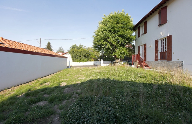 Construction d’une piscine et d’un garage et création d’un porche
