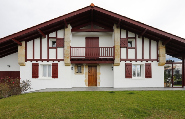 Renovation of exterior stone terrace with tile installation in Hendaye