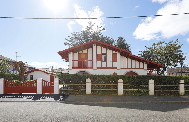 Construction of a typical Basque house in Hendaye with RT-2020 standards