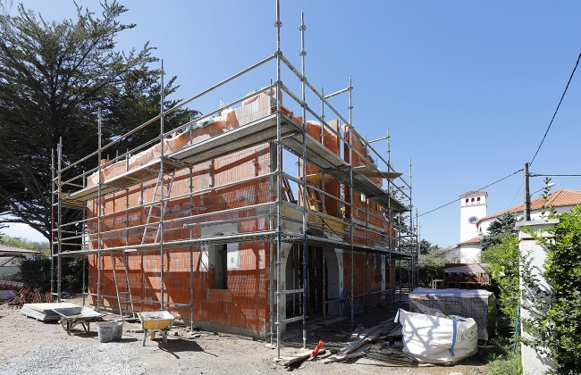 Construction of a typical Basque house in Hendaye with RT-2020 standards