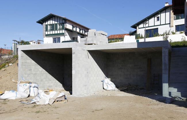 Masonry works: excavation, block walls and access staircase