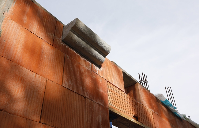 Construction of a typical Basque house in Hendaye with RT-2020 standards