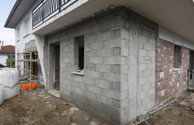 Complete renovation with load-bearing wall opening in Hendaye