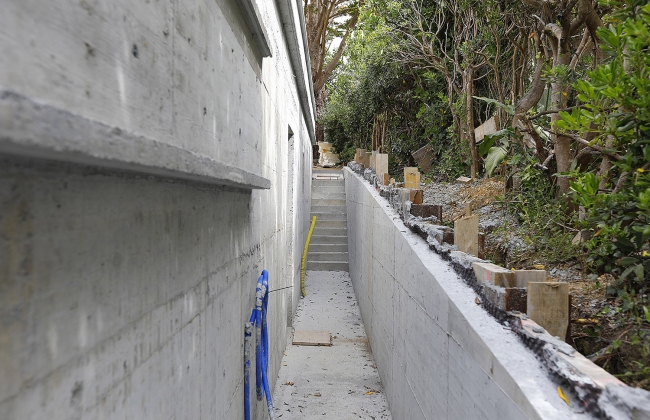 Rénovation structurelle et extension d’une maison avec garage souterrain et piscine Infinity