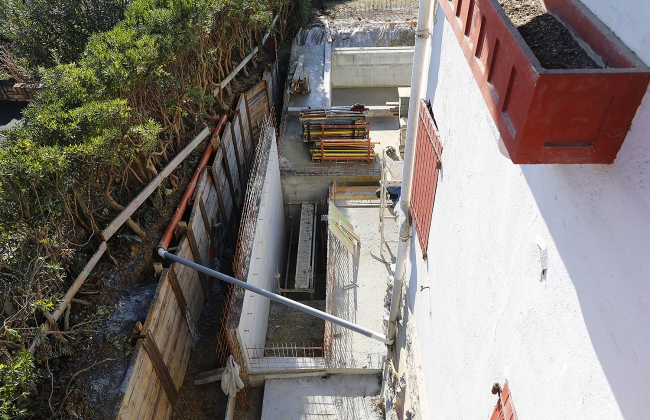 Rénovation structurelle et extension d’une maison avec garage souterrain et piscine Infinity