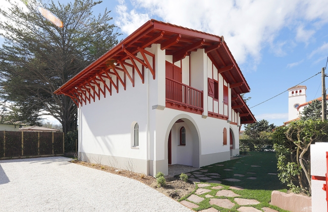 Construction of a typical Basque house in Hendaye with RT-2020 standards