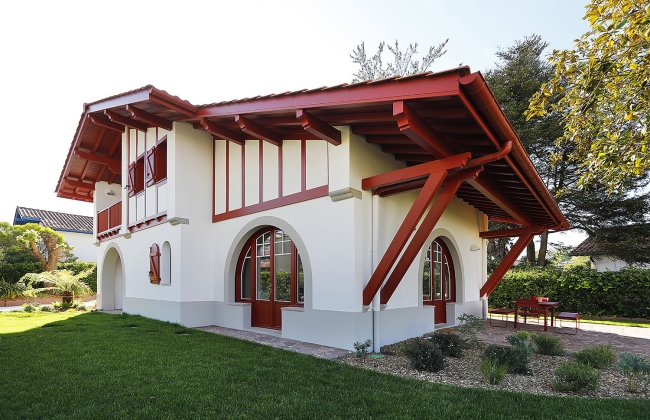 Construction of a typical Basque house in Hendaye with RT-2020 standards