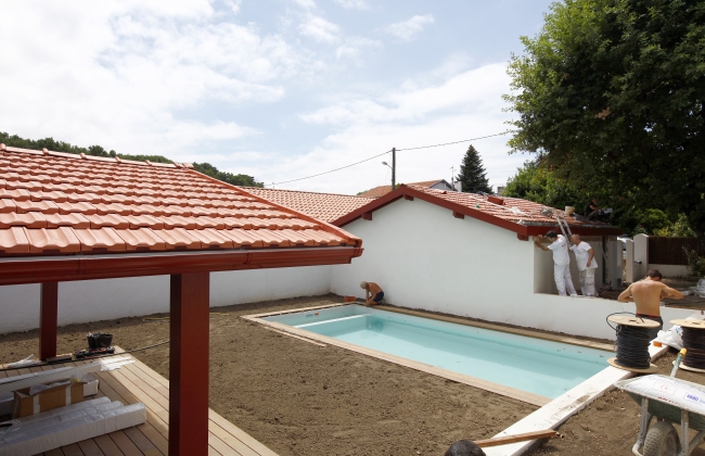 Construction d’une piscine et d’un garage et création d’un porche