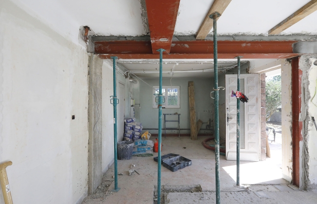 Complete renovation with load-bearing wall opening in Hendaye