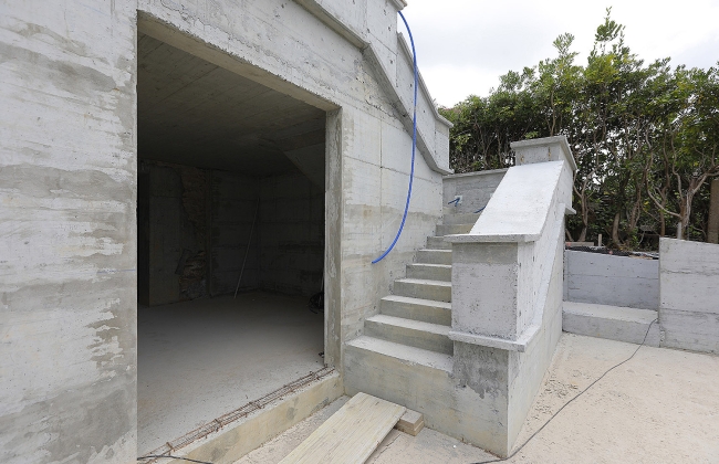 Rénovation structurelle et extension d’une maison avec garage souterrain et piscine Infinity