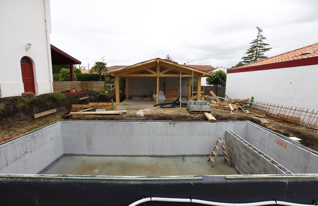 Construction d’une piscine et d’un garage et création d’un porche