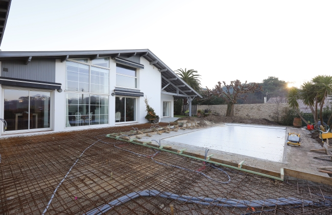 Kitchen and terrace extension with outdoor kitchen in Biarritz