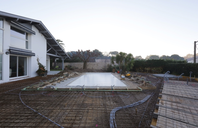 Ampliación de cocina de vivienda y terraza con cocina exterior en Biarritz