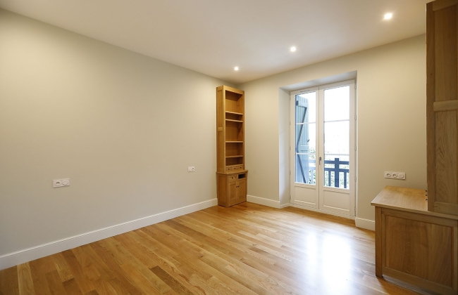 Complete renovation and structural refurbishment of a detached house in Bayonne