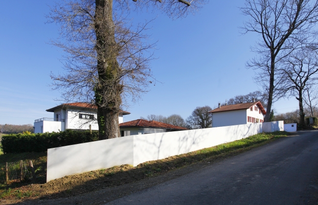 Parcela ixteko hormaren eraikuntza