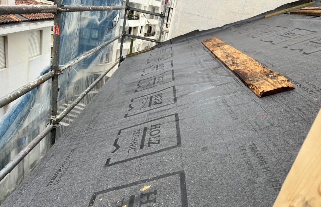 Rehabilitación integral de cubierta y estructura de madera en Avenida de Osuna, Biarritz