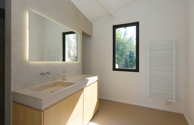 Reforma integral de villa en Bidart con el estudio Gardera-Pastre