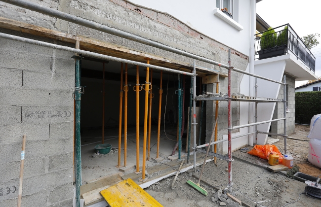 Complete renovation with load-bearing wall opening in Hendaye