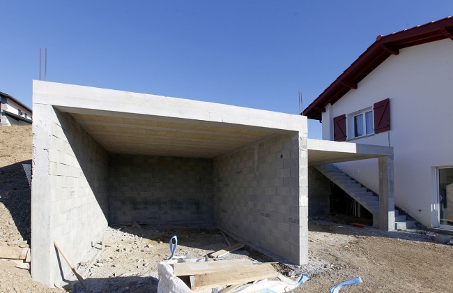 Masonry works: excavation, block walls and access staircase