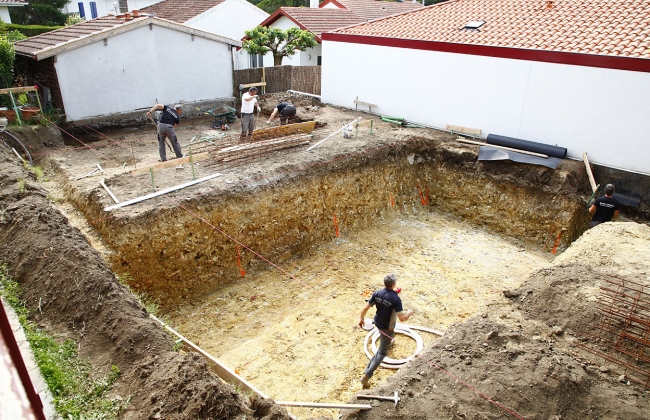 Construction d’une piscine et d’un garage et création d’un porche